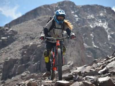 Hautes-Pyrénées: Hélène, veut être de la première équipe féminine à dévaler à VTT le Kilimandjaro
