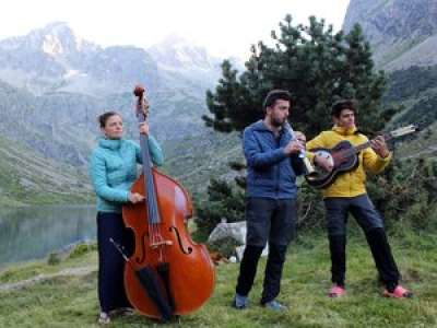 Pyrénées : ce trio de jazz parcourt la montagne de refuge en refuge, instruments sur le dos