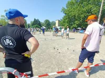 Au golf des Aiguillons de Montauban, le Pétank-golf a pris place sous un soleil de plomb