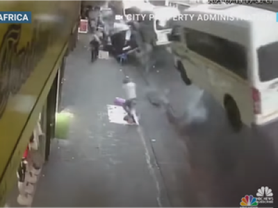 VIDEO. Une mystérieuse explosion fait voler des minibus en plein cœur de Johannesburg