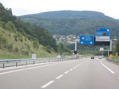 Flashé à 122 km/h, le chauffeur d'un bus laisse son permis... et ses 55 passagers sur le bord de la route