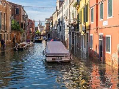 VIDEO. Venise : les touristes font trop de selfies, leur gondole chavire