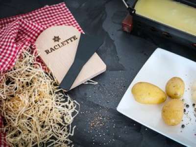 INSOLITE. 640 kg de fromage, 350 kg de charcuterie et 2 236 personnes à table... Le record du monde de la plus grande raclette battu !