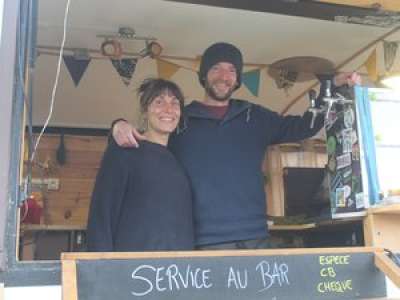 INSOLITE. Un mercredi sur deux, venez en Ariège boire un coup et manger des tapas dans le bus guinguette itinérant de Sabarat