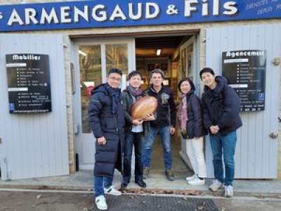 Ces Japonais sont fans des ballons de rugby en bois de l’Audois Pierre Armengaud