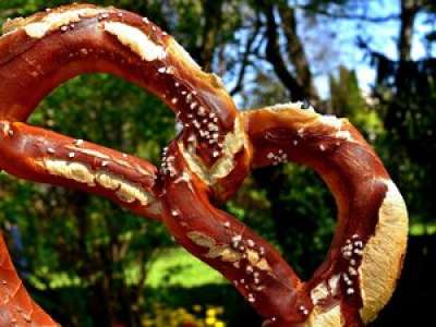 Le record du plus grand bretzel humain va-t-il être battu lundi en Alsace ?