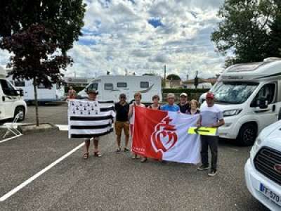 Tour de France 2024 : en camping-car, ces fans patientent depuis plusieurs jours près de la ligne d’arrivée de Villeneuve-sur-Lot