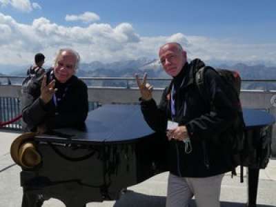 Pyrénées : ils jouent du piano à 2 877 m d’altitude pour ce célèbre festival au sommet du Pic du Midi