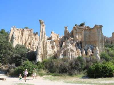 Ces lieux d’Occitanie qui font voyager : les Orgues d’Ille-sur-Tête, un far west vertigineux dans le sud de la France