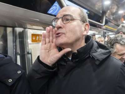 Jean Castex, le président de la RATP, se retrouve bloqué 1h dans le métro