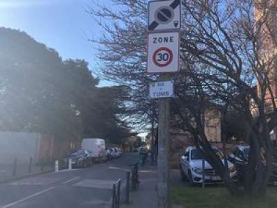 Quand la Dépêche du Midi fait sauter les amendes : la Toulousaine avait reçu une contravention dans une rue où le stationnement est gratuit