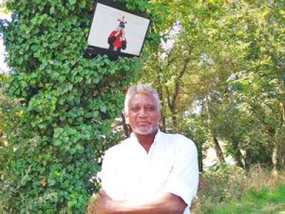 Des tableaux dans les arbres : une expo insolite au bord du canal des Deux Mers près de Toulouse