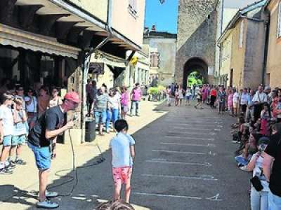 Après le cri de cochon, Trie-Sur-Baïse organise le championnat d’Occitanie de lancer d’espadrilles