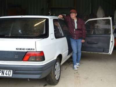 Ils ne lâcheront jamais leur voiture : 30 ans après, Anne-Marie roule toujours dans sa première auto, une Peugeot 309 à 670 000 km