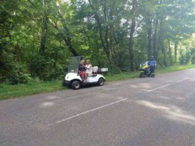 Surprise pour les gendarmes : des touristes belges circulaient en voiturette de golf sur une route départementale