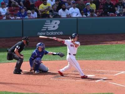 Baseball : première historique, un joueur commence le match avec une équipe… et le termine avec l’autre