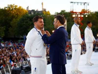 VIDEO. JO de Paris 2024 – Rugby à 7 : Antoine Dupont et les Bleus ont récidivé avec leur danse devant l’Arc de Triomphe !