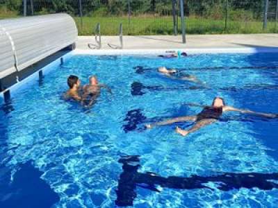 VIDÉO. Quand les seniors se jettent à l’eau : des cours pour apprendre la natation à plus de 60 ans