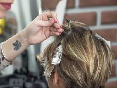  « Teinture capillaire : attention aux risques neurotoxiques, mettent en garde des médecins »