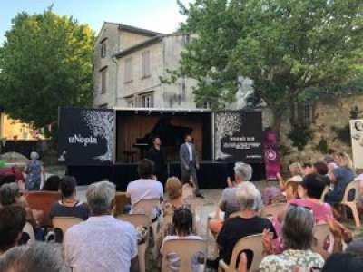 Orgueil : le virtuose arrive avec son camion scène pour jouer du piano