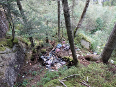 Le mystère des ordures ménagères abandonnées en pleine montagne, au cœur des Pyrénées