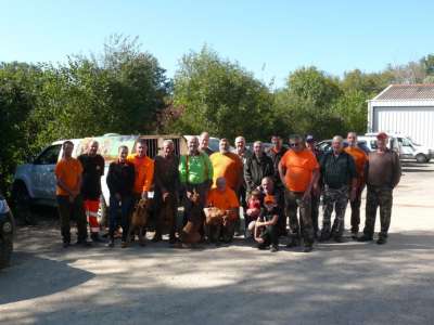  Chasseurs du Tarn-et-Garonne Abattent Un Impressionnant Sanglier de 147 kg !