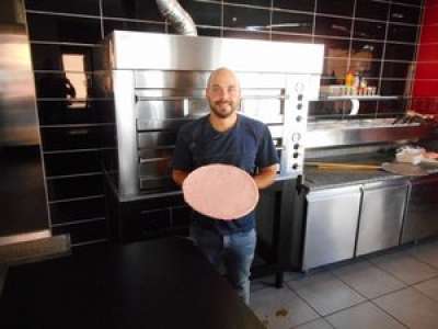 Pizza Bona : des pizzas roses contre le cancer