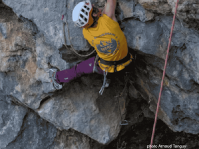 Qu’est-ce que le dry tooling, mélange spectaculaire escalade et alpinisme, dont les meilleurs pratiquants se retrouvent dans les Pyrénées ?