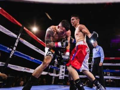 VIDEO. Boxe : scène surréaliste pour le titre IBF des lourds-légers… Les deux combattants chutent hors du ring, l’un d’eux quitte la salle en fauteuil roulant