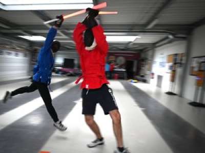 Apprendre le sabre laser du Jedi, c’est possible avec l’Académie d’escrime de Villeneuve-sur-Lot