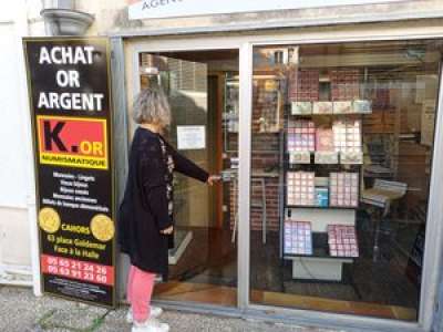 Ils vendent leur or pour mieux boucler les fins de mois et pouvoir offrir des cadeaux à Noël