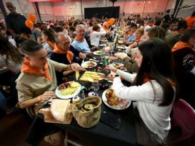 Raclette géante à Castres : 1 500 gourmands réunis pour une soirée fondue de convivialité !