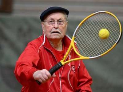  « À 100 ans, Armand redevient jeune en jouant au tennis deux fois par semaine »