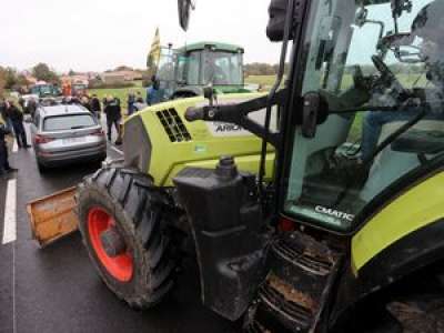 L’agriculteur se trompe de chemin et fait 15 kilomètres en tracteur sur l’autoroute, en rentrant de la manifestation