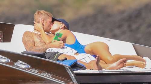 Justin Bieber et Hailey Bieber se sont aimés sur un bateau alors qu’il poursuit sa convalescence