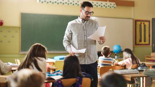 La plupart des écoliers d’anglais ne seront jamais enseignés que par des professeurs blancs