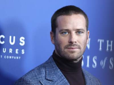 La tante d’Armie Hammer “n’a pas été choquée” par les allégations d’abus : “C’est un comportement appris”