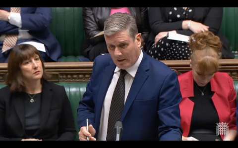 Keir Starmer dénonce le plan énergétique de Truss, affirmant que les travailleurs paieront la facture