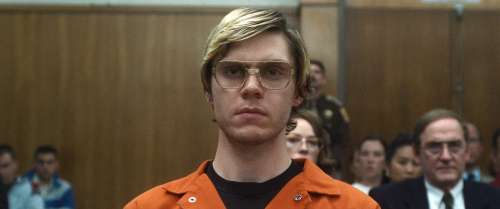 Evan Peters se transforme en tueur en série Jeffrey Dahmer pour la nouvelle série Netflix