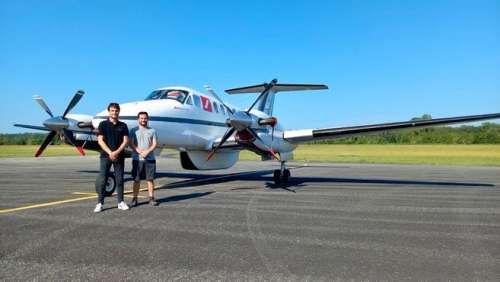 Insolite	            Un jeune de Venesmes suit le Tour de France à 9.000 mètres d'altitude