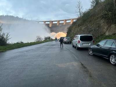 Crue de la Loire : quand le barrage de Villerest devient une attraction touristique