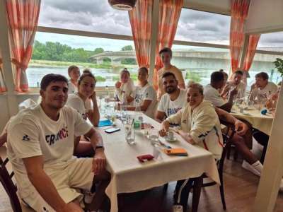 Insolite		            Marchand, Manaudou et Grousset : un repas de champions dans le Cher quelques jours avant les JO