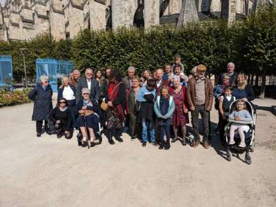 Insolite		            Famille et amis se réunissent à Bourges pour célébrer les soixante ans de mariage d'un couple