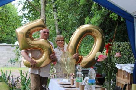 Insolite	            Gérard et Dolores Crochet Rosell, un couple de Saint-Germain-du-Puy aux 50 ans de mariage