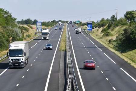 Une adolescente oubliée par ses parents sur l’autoroute A71 dans le Cher