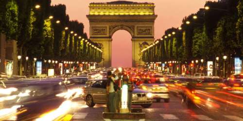 Urbanisme : la mue des Champs-Elysées attendra 2024