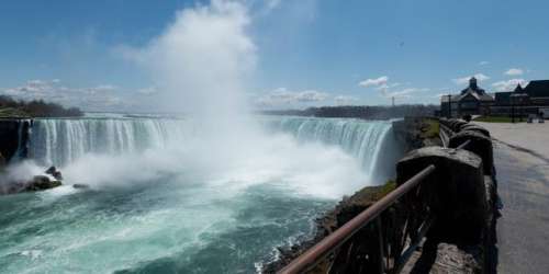 Jules Verne n’a passé que 24 heures au Canada, et cette courte visite a donné trois romans