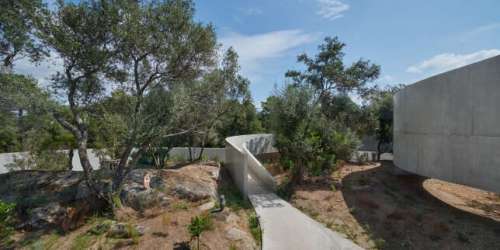 A Porto-Vecchio, la petite médiathèque de Dominique Coulon réenchante le paysage