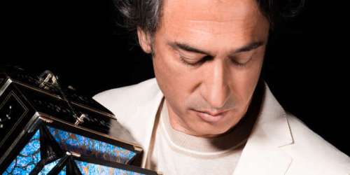 Juanjo Mosalini joue sa vie « entre les plis » de son bandonéon