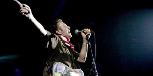 Les trésors exhumés des ultimes années de Joe Strummer